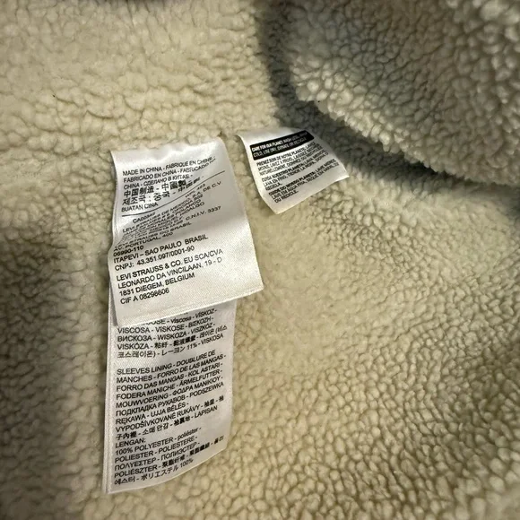 Levi's Dark Blue Denim Jacket with Cream Sherpa - Picture 6 of 7